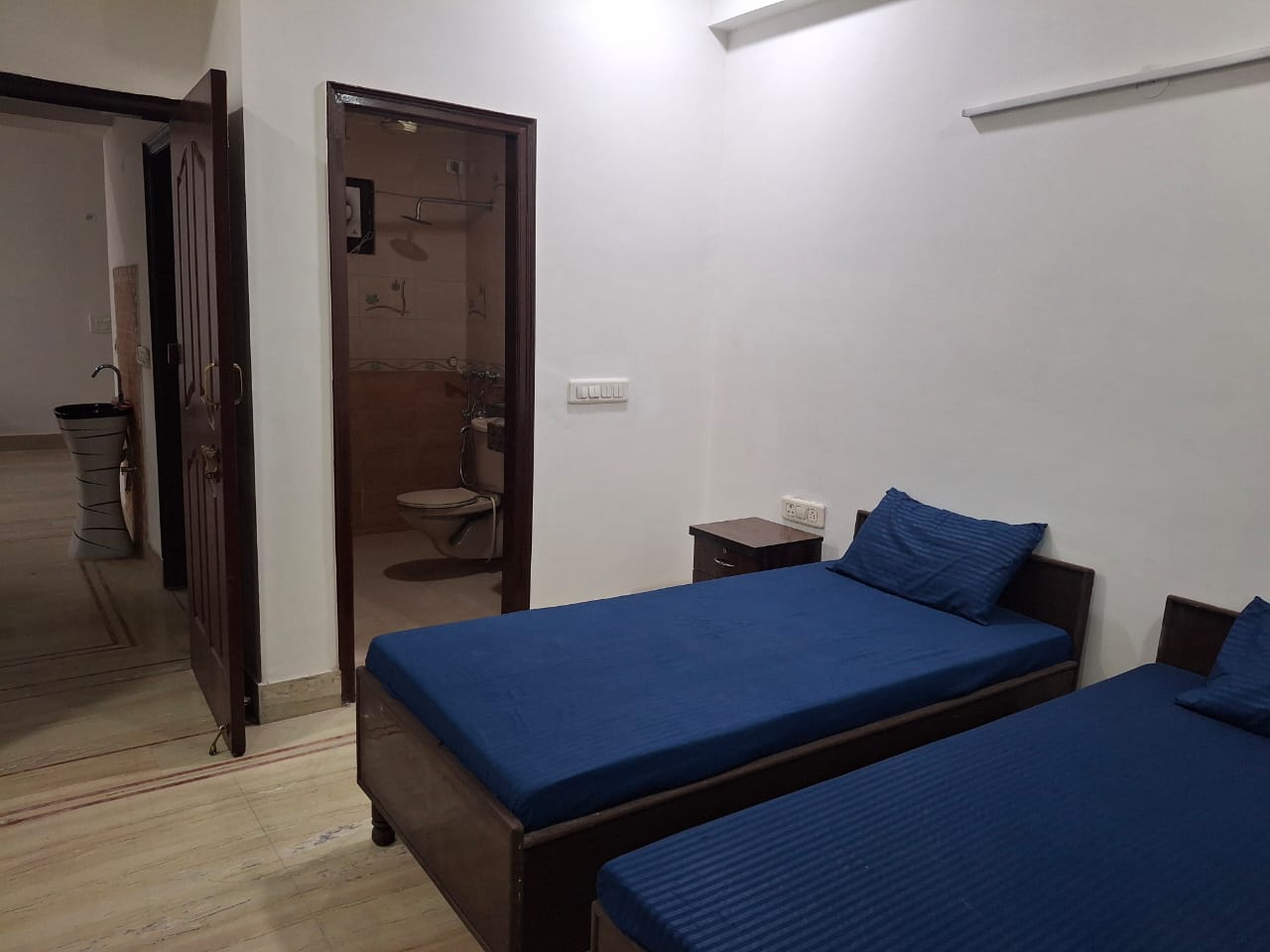 Double Sharing Room with Attached Washroom Sector 31